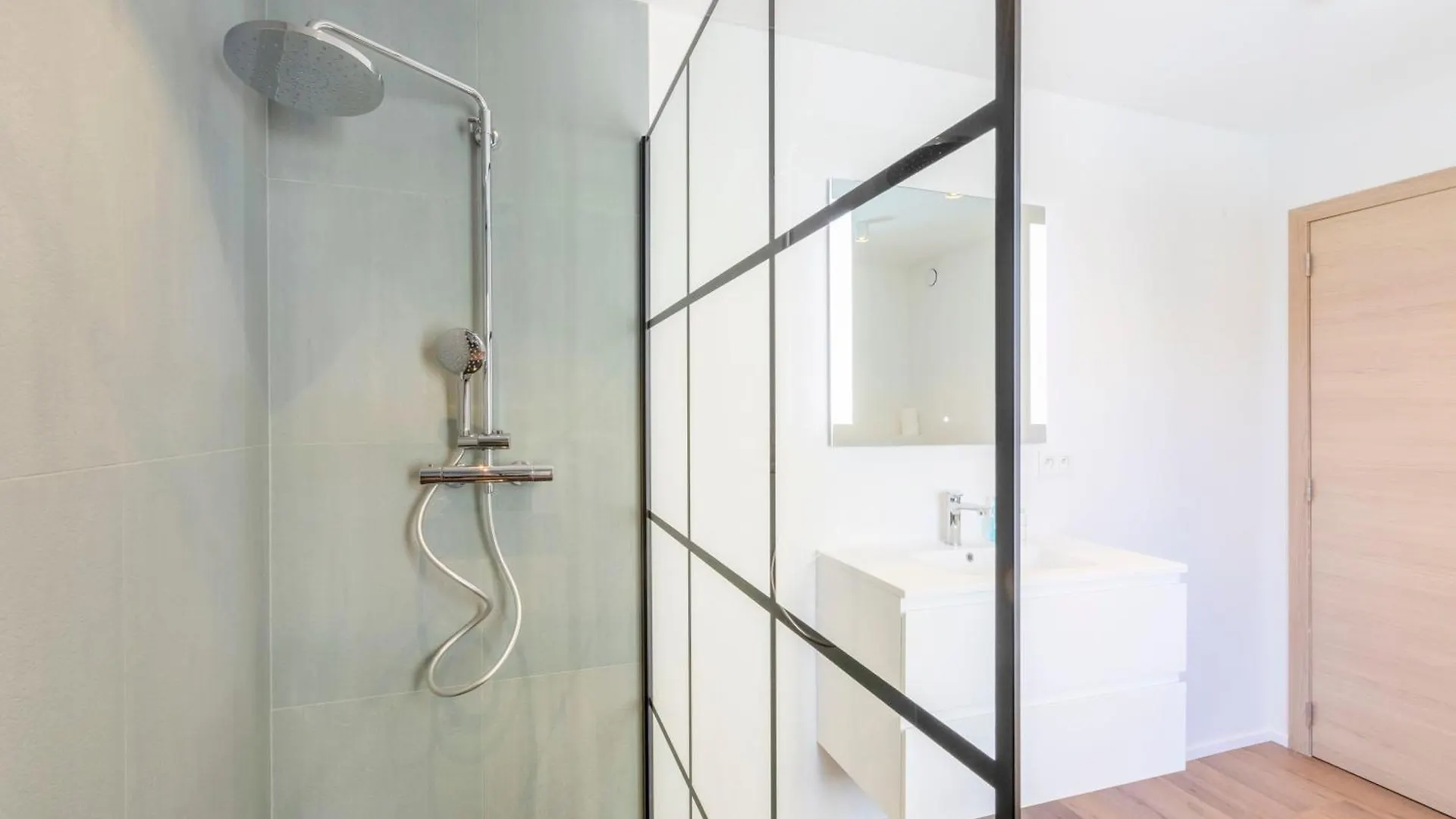 Ereva Seaside 2 Bedroom Duplex Modern Apartment Ostend